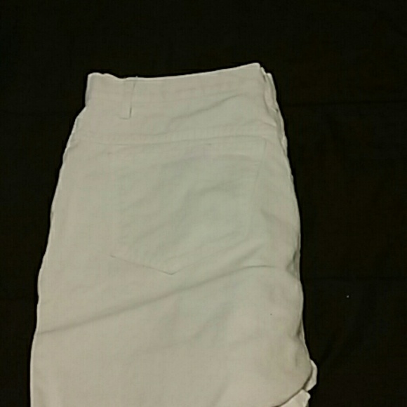 Shorts - Picture 2 of 3